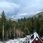 Khatky Na Penkakh Vorokhta